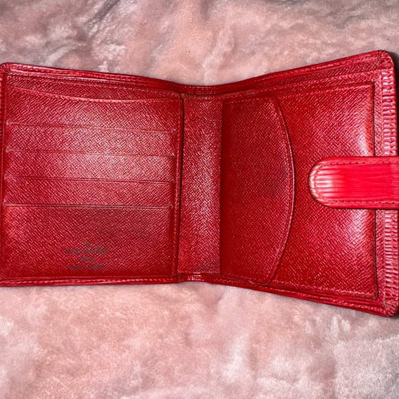 🔥AUTHENTIC🔥Louis Vuitton Scarlet red Epi Leather Wallet (code reads M11927) - Picture 3 of 9